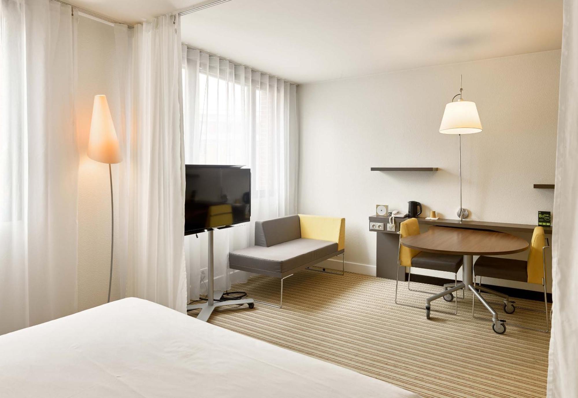 B&B Hotel Rueil-Malmaison Gare Exteriér fotografie